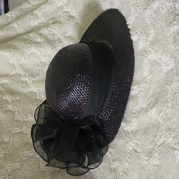 Classy Black Hat - Picture 1 of 2